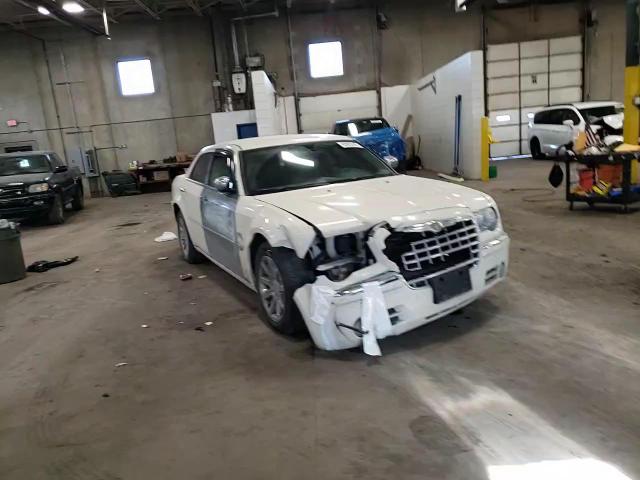 2006 Chrysler 300 - Image 10