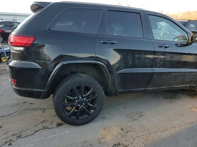 2017 Jeep Grand Cherokee - Image 12