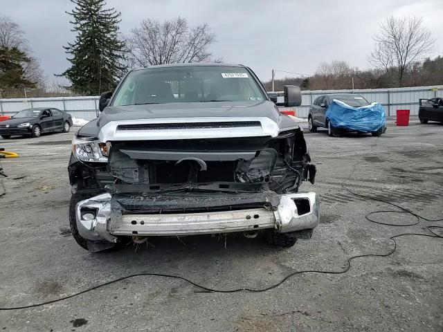 2015 Toyota Tundra - Image 11