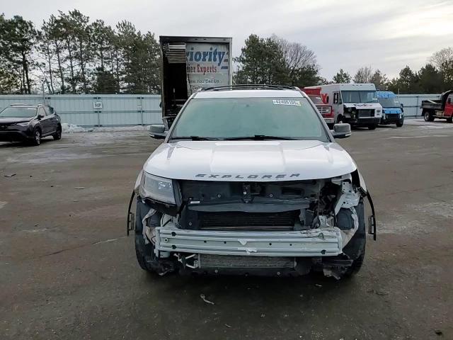 2019 Ford Explorer - Image 12
