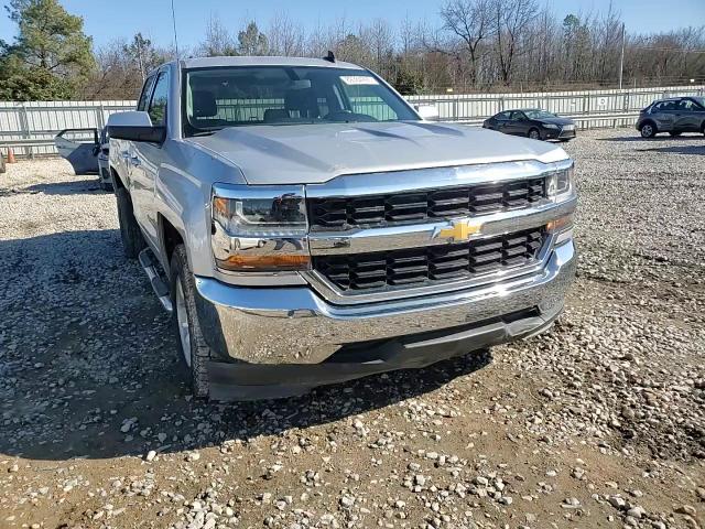 2018 Chevrolet Silverado - Image 11