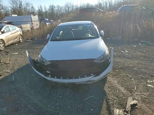 2018 Hyundai Elantra - Image 10