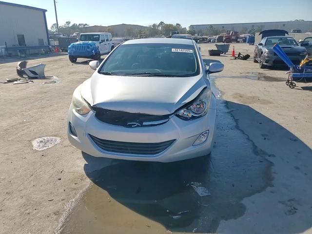 2012 Hyundai Elantra - Image 13