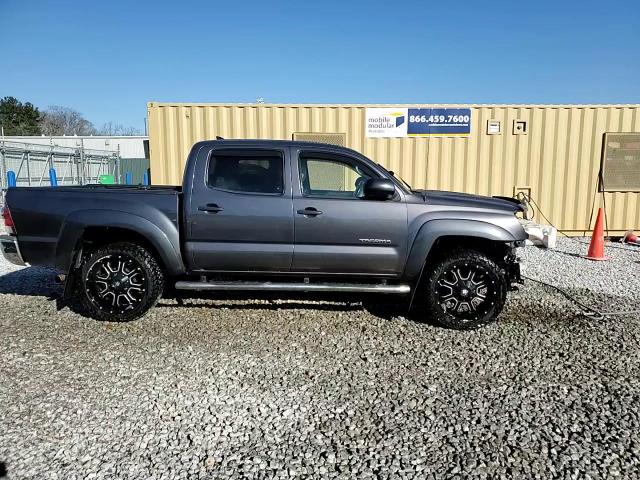 2015 Toyota Tacoma - Image 13