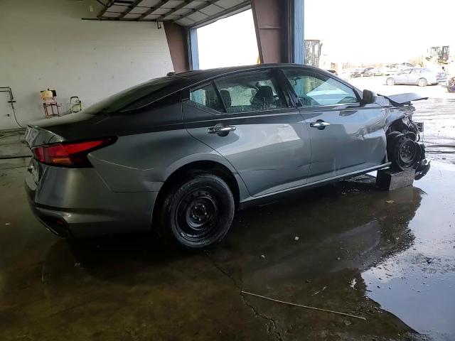 2019 Nissan Altima - Image 13