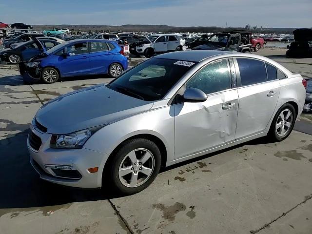 2015 Chevrolet Cruze - Image 13