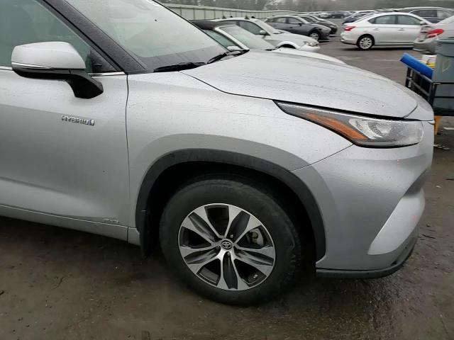 2020 Toyota Highlander - Image 11