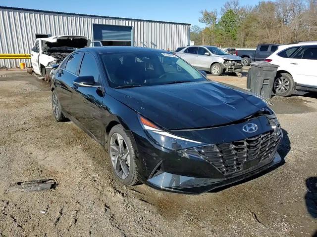 2023 Hyundai Elantra - Image 13