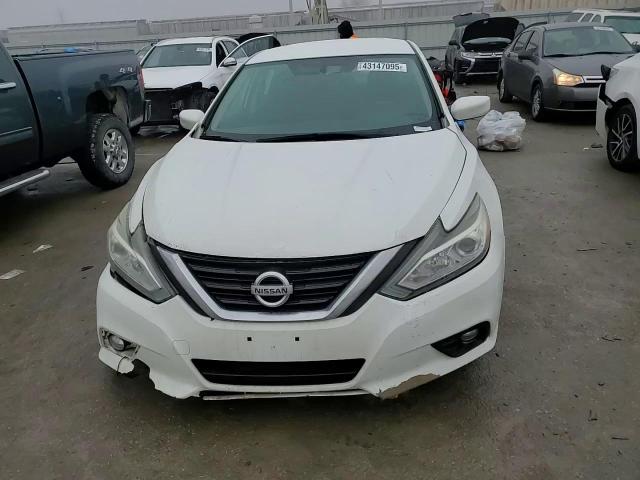 2016 Nissan Altima - Image 10