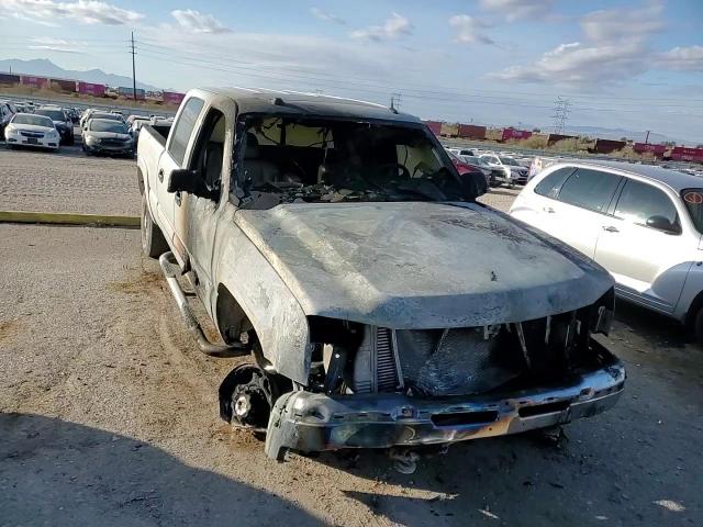 2005 Chevrolet Silverado - Image 10