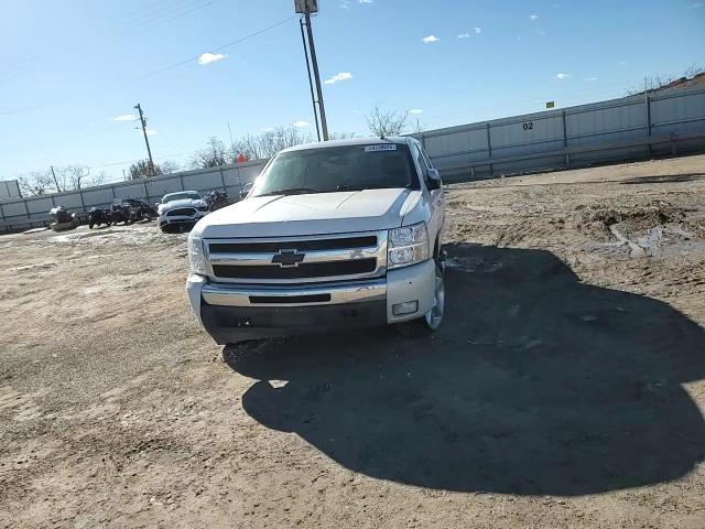 2011 Chevrolet Silverado - Image 10