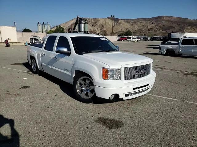 2011 GMC Sierra - Image 11