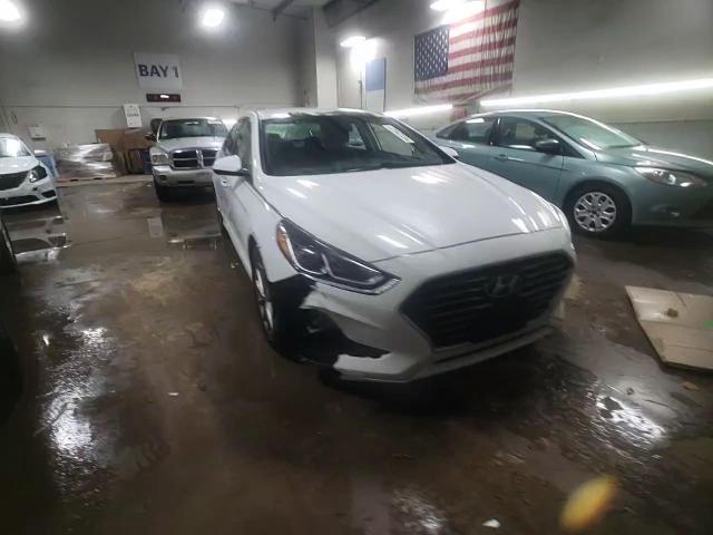 2018 Hyundai Sonata - Image 13