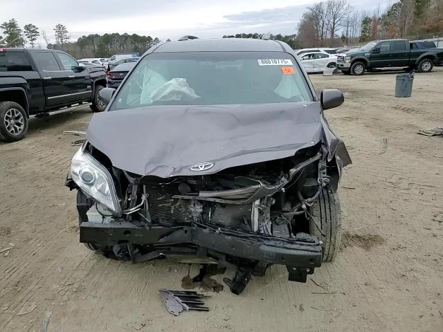 2017 Toyota Sienna - Image 12