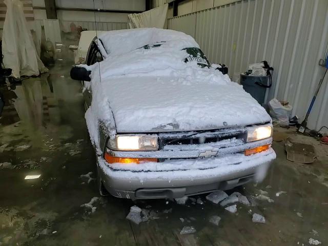 2001 Chevrolet S-10 Pickup - Image 11
