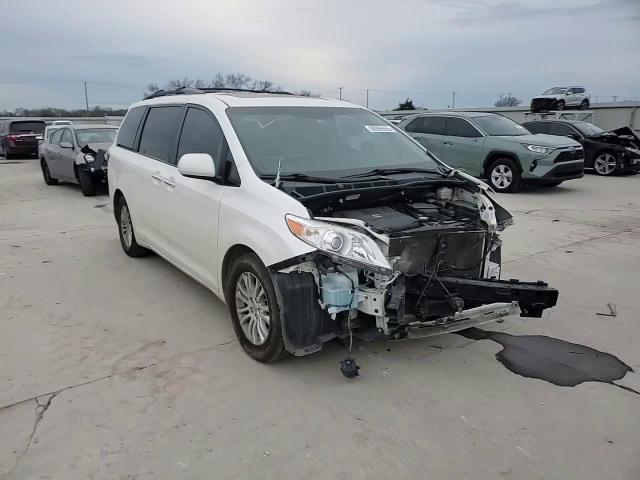 2015 Toyota Sienna - Image 12