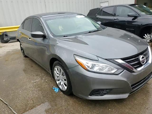2017 Nissan Altima - Image 14