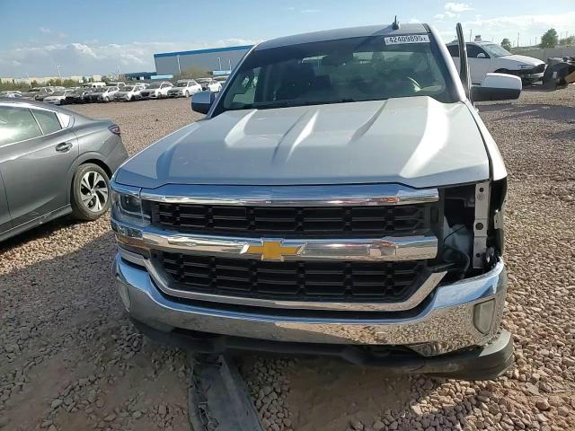 2017 Chevrolet Silverado - Image 11