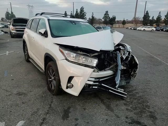 2017 Toyota Highlander - Image 12
