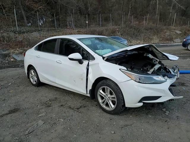 2017 Chevrolet Cruze - Image 11