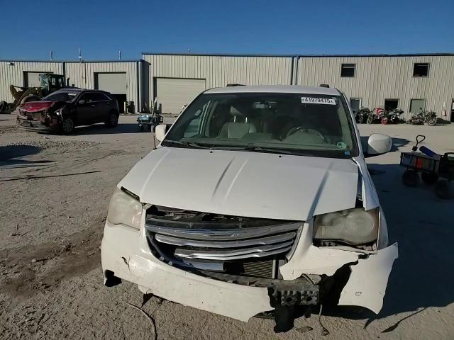 2012 Chrysler Town & Country - Image 12