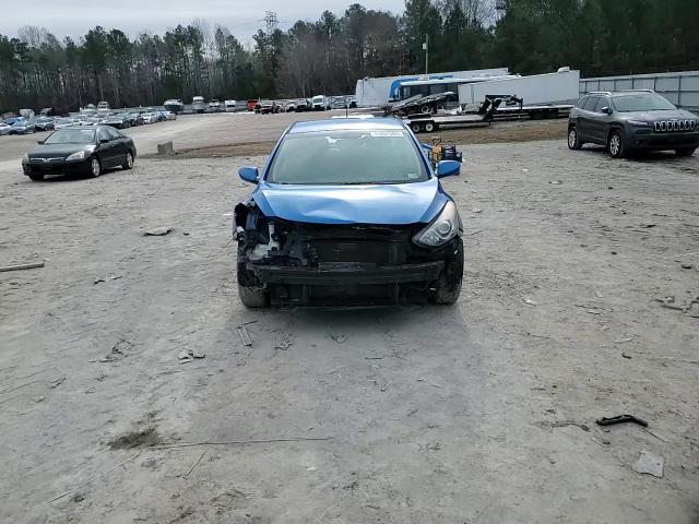 2017 Hyundai Elantra - Image 11