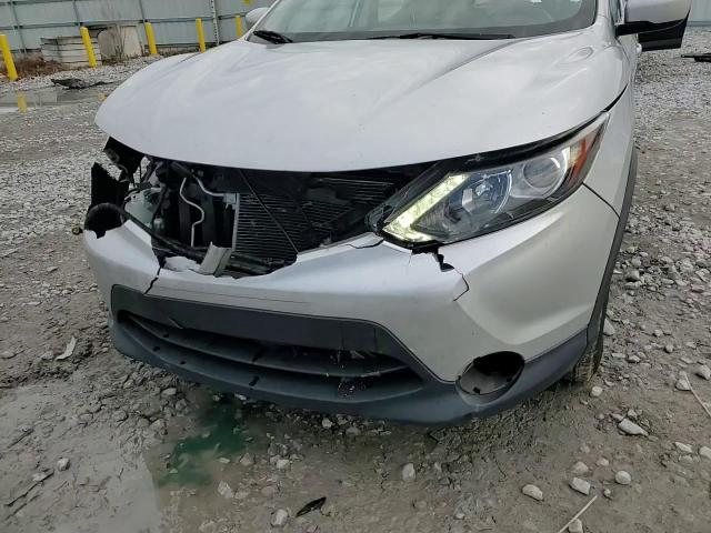 2017 Nissan Rogue - Image 10