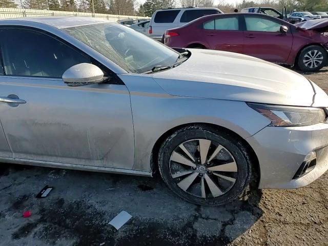 2019 Nissan Altima - Image 10