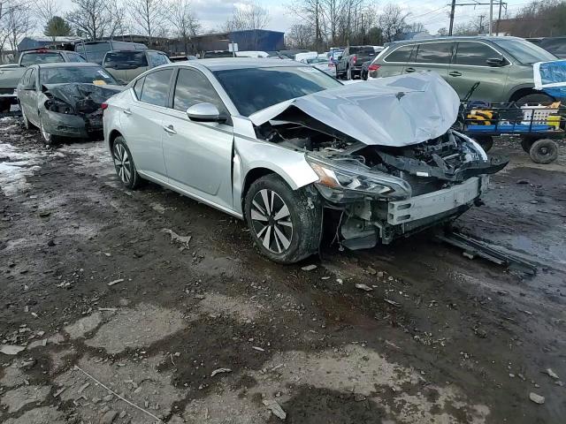 2021 Nissan Altima - Image 11