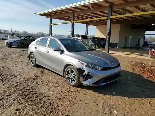 2024 Kia Forte - Image 10
