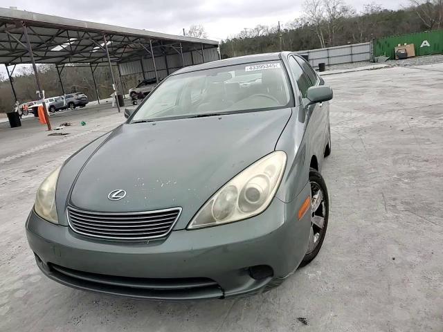 2005 Lexus ES - Image 10