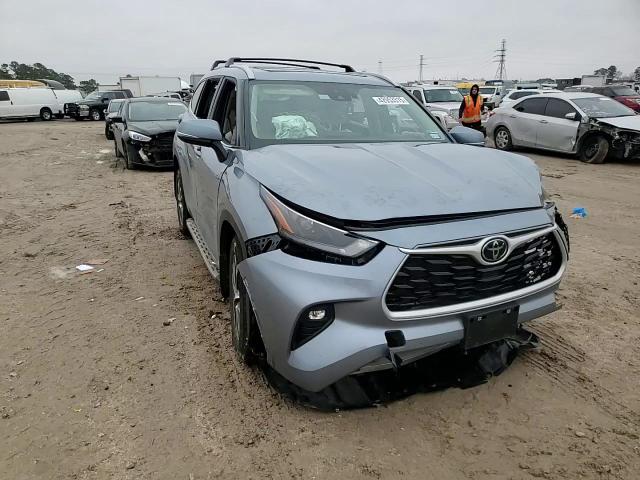 2024 Toyota Highlander - Image 12