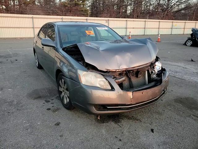 2006 Toyota Avalon - Image 11