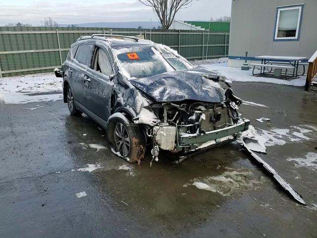 2018 Toyota RAV 4 - Image 12