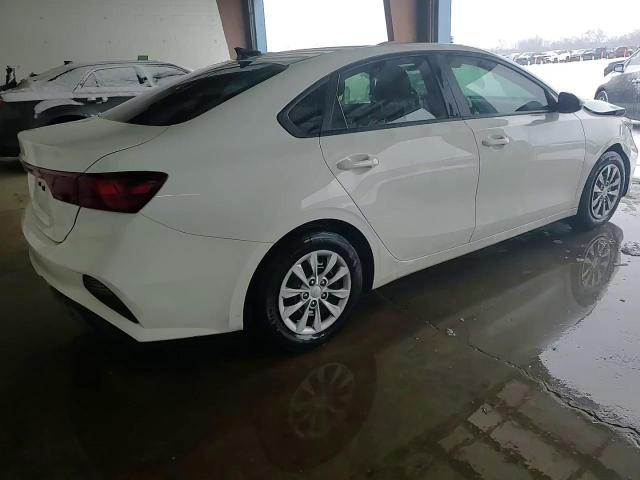 2023 Kia Forte - Image 13