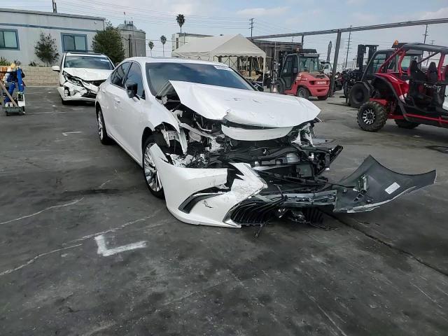 2020 Lexus ES - Image 10