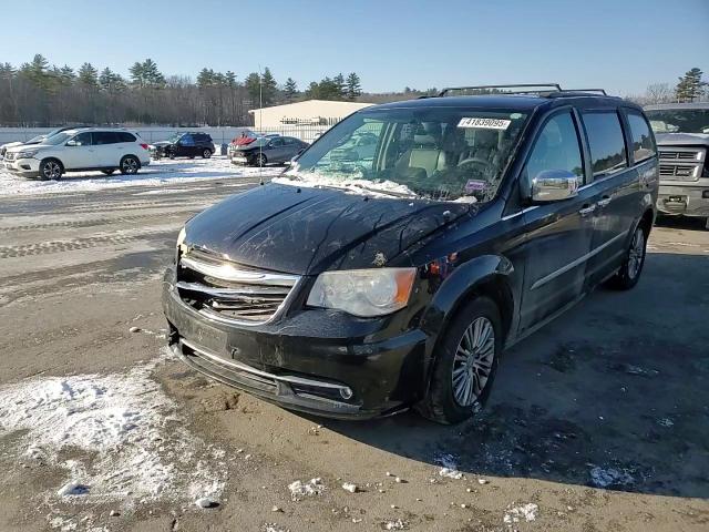 2013 Chrysler Town & Country - Image 11