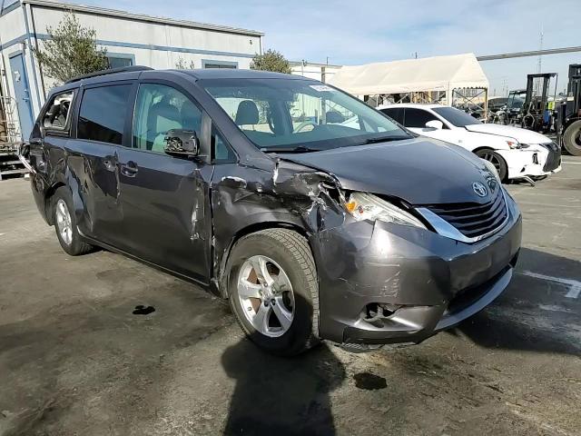 2014 Toyota Sienna - Image 11