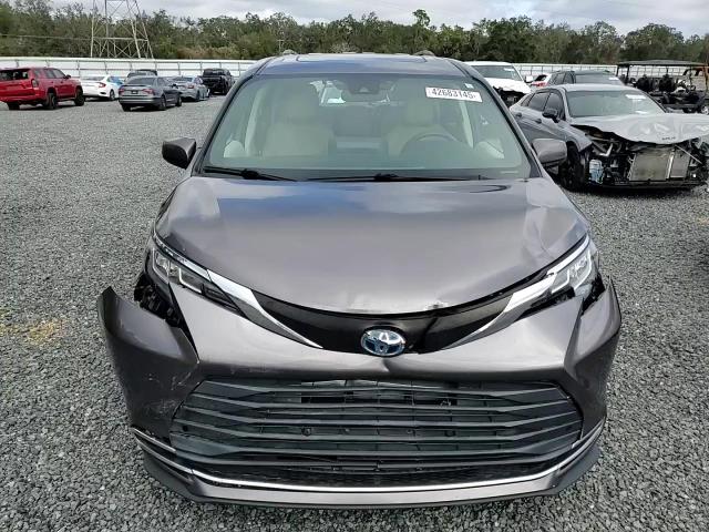 2021 Toyota Sienna - Image 11