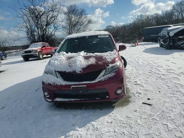 2017 Toyota Sienna - Image 12