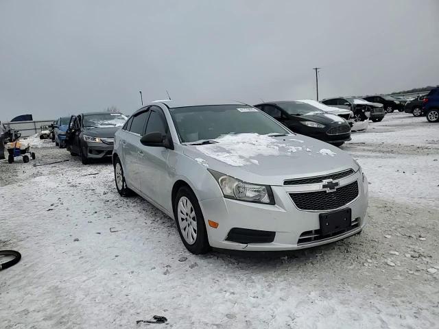 2011 Chevrolet Cruze - Image 10