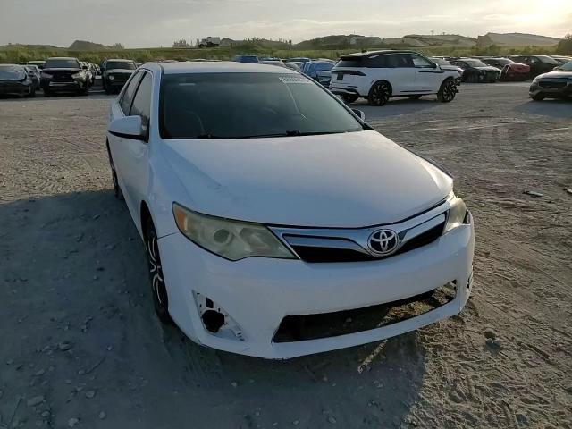 2014 Toyota Camry - Image 10