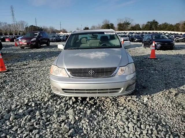 2000 Toyota Avalon - Image 11