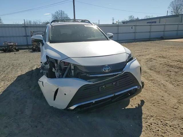 2021 Toyota Venza - Image 12