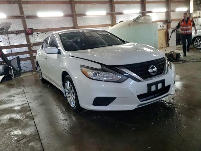 2017 Nissan Altima - Image 13