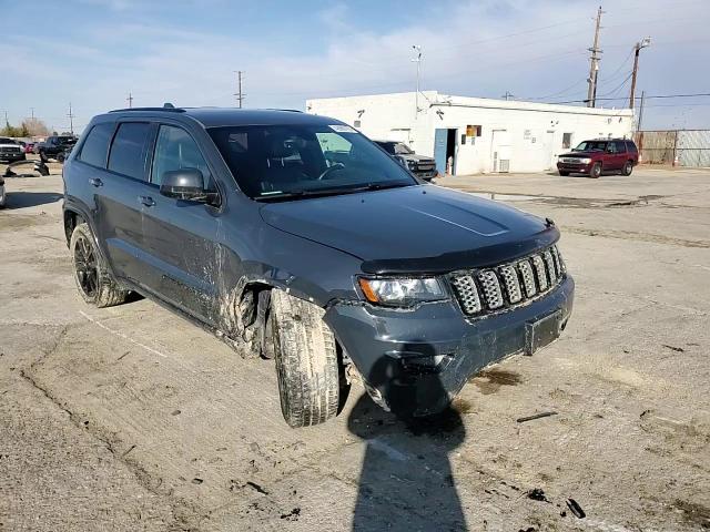 2017 Jeep Grand Cherokee - Image 11