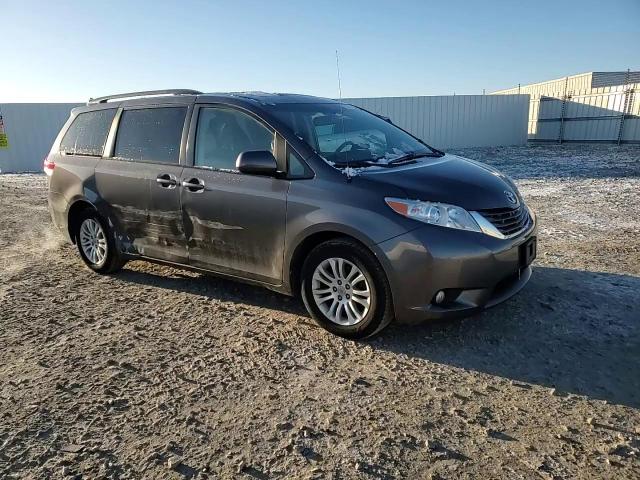 2013 Toyota Sienna - Image 12