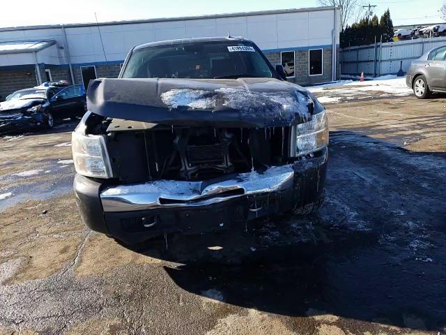 2010 Chevrolet Silverado - Image 11