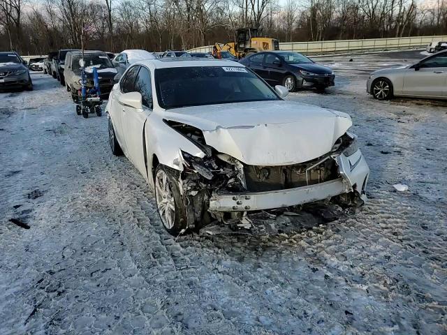 2018 Lexus IS - Image 11