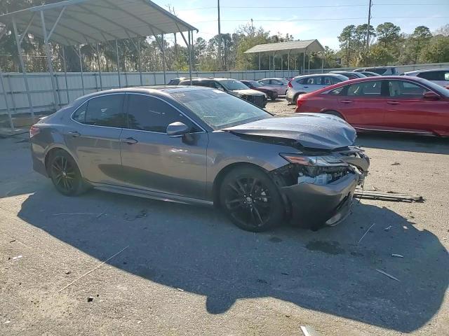 2021 Toyota Camry - Image 11